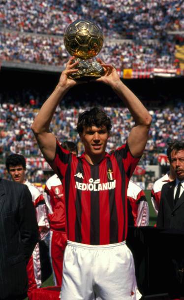 Partiamo dal Primo pallone d&#39;oro conquistato con la maglia del Milan. Ne vince tre: 1988, 1989, 1992. LaPresse